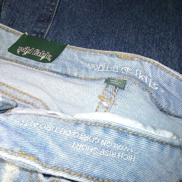 Wild Fable Women's Distressed High Rise Denim Shorts Sz 4 - Picture 3 of 4